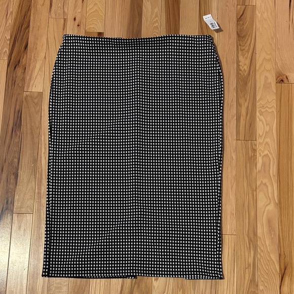 Old Navy Dresses & Skirts - Old Navy Black and White Pencil Skirt FREE SHIPPING
